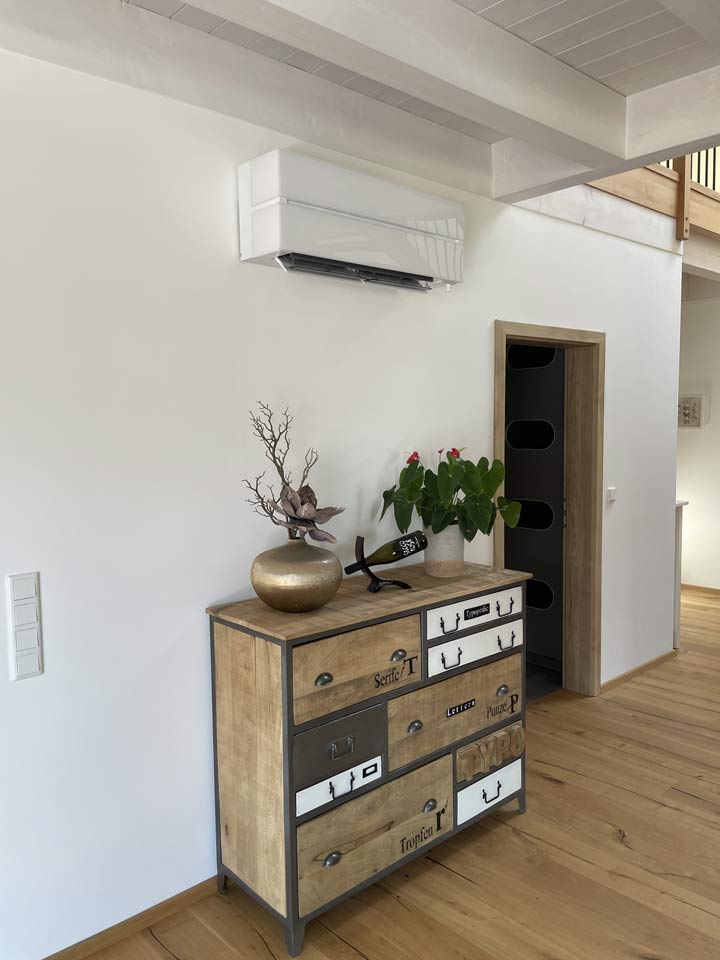Eine eingebaute Klimaanlage in einem Wohnhaus
