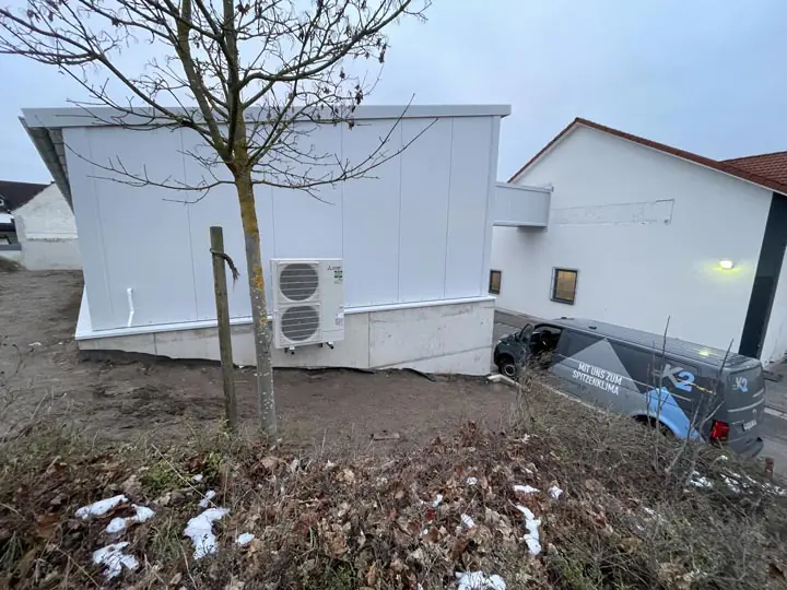 Einbau einer Luft-Luft-Wärmepumpe zum beheizen einer Lagerhalle
