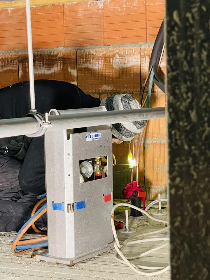 Lötarbeiten zur Anbringung von Klima und Kältetechnik